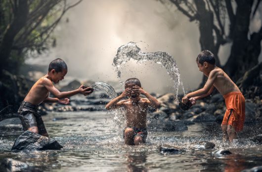 enfants qui jouent